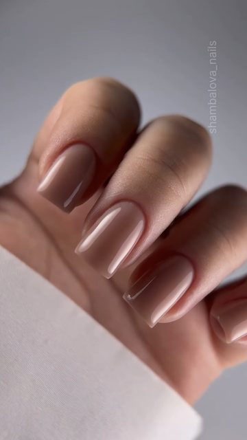 Нюдовий манікюр на квадратних нігтях, робота учениці @shambalova_nails